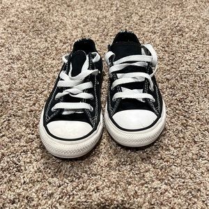 Selling a pair of Converse shoes